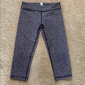 Ivivva cropped pant. Similar to lululemon size 6.